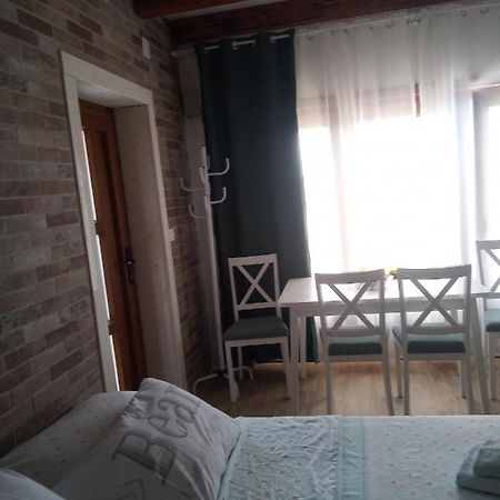 Studio Apartman Luka Starigrad Exterior photo